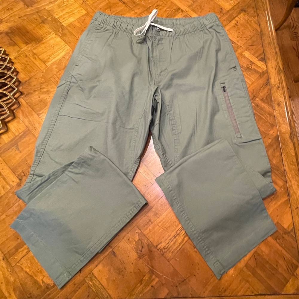 Vuori Men's Olive Green Casual Pants
